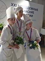 Ивана Загребина (справа), кулинарное искусство (15–17 лет)